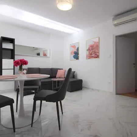 Apartment In Porec/istrien 40339 Porec